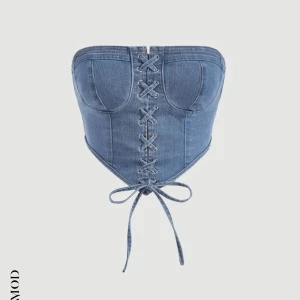 Topp - Säljer denna super snygga och coola jeans topp, helt ny! Strl L! Ordinarie pris 149kr!