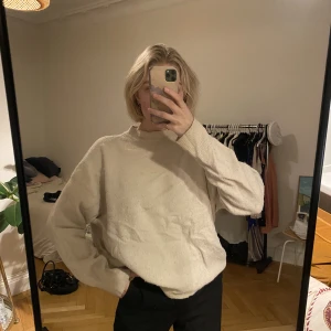 Stickad tröja - Basic stickad tröja som funkar till allt! 🤍⚡️