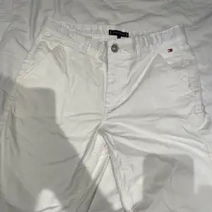 Aldrig använda vita shorts från Tommy Hilfiger i storlek 164!