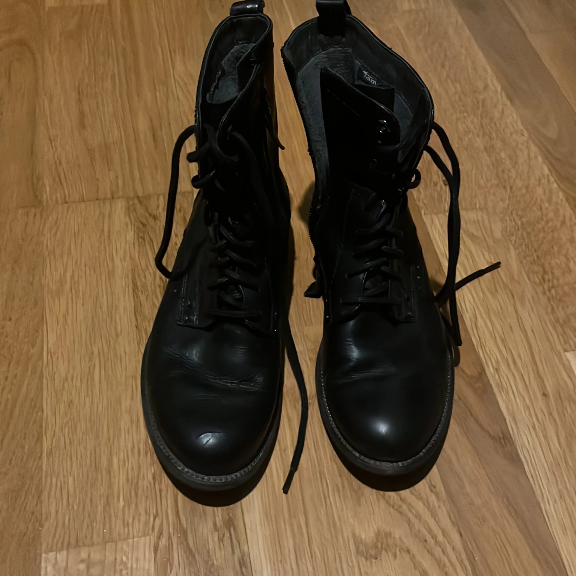 Skinnskor från Tamaris