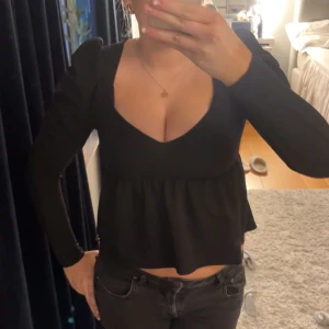 Topp - SÅÅÅÅ fin fest topp som är annväd försiktigt. Fått jätte mycket komplimanger när jag haft på mig den❤️