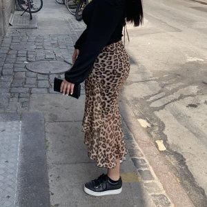 Kjol - Inköpt på Nelly och använd några gånger. Superfin och smickrande på kroppen 😇