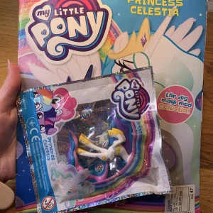  My Little Pony tidning  - Helt ny My Little Pony tidning med målarsidor, pysselsidor och saga + en prinsessan Celestia ponyhäst figur som medföljer. Nypris 53kr från 2020.