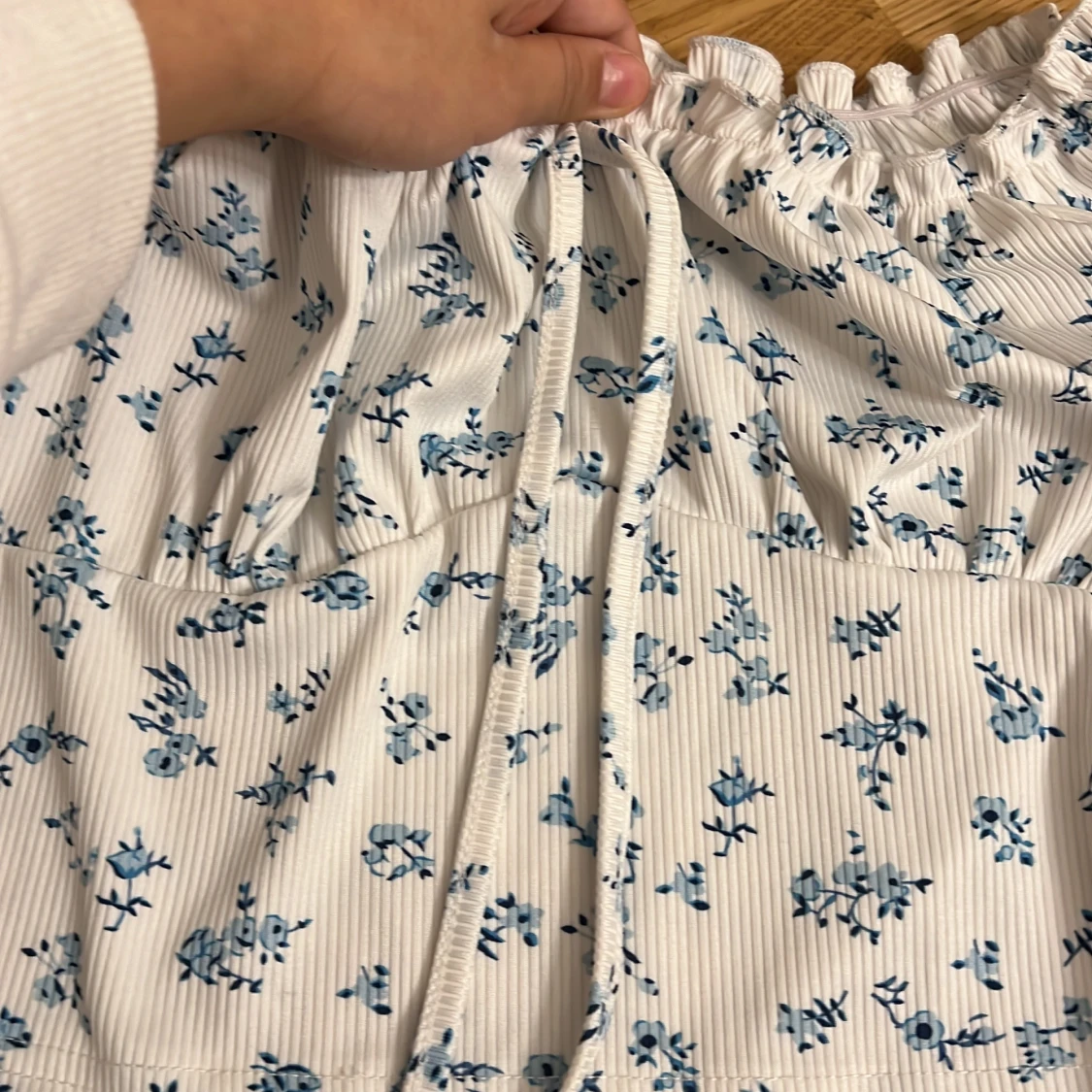 Fin blommig tröja - 91