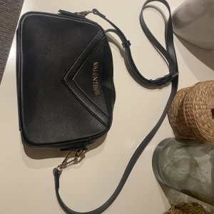 Valentino väska - Valentinoväska i mycket bra skick! Kan skicka fler bilder om så önskas 💖 