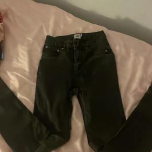 Mörkgråa Skinny jeans  - Från lager 157 i modellen snake 