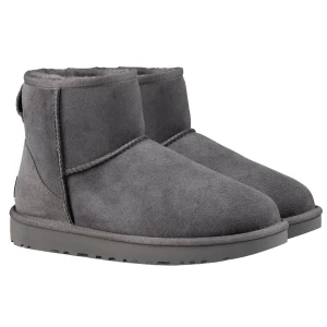 Uggs - Säljer äkta uggs i strl 39. Köpte dom här på plick men dom var tyvärr för stora!💕