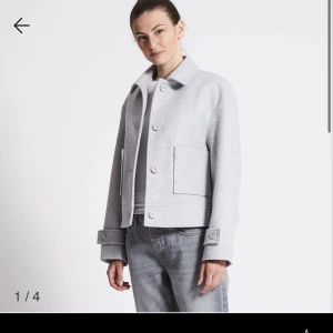 Kappa💕 - Säljer denna kappa ifrån Lager 157 då jag inte använder den. Den är som ny (lappen är kvar) Slutsåld på lager 157’s hemsida i Xs och S💕(lånad bild)