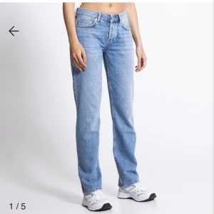 Lager 157 jeans - Säljer mina blåa Lager 157 jeans i modellen ”icon”💞 Sparsamt använda, så som nya. Säljer då de inte kommer till användning och blivit för stora! Nypris 400kr🙌🏼 
