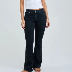 Low waist jeans - Säljer dessa super snygga Low waist Jeans (bootcut) extremt bekväma och har inga defekter alls💞