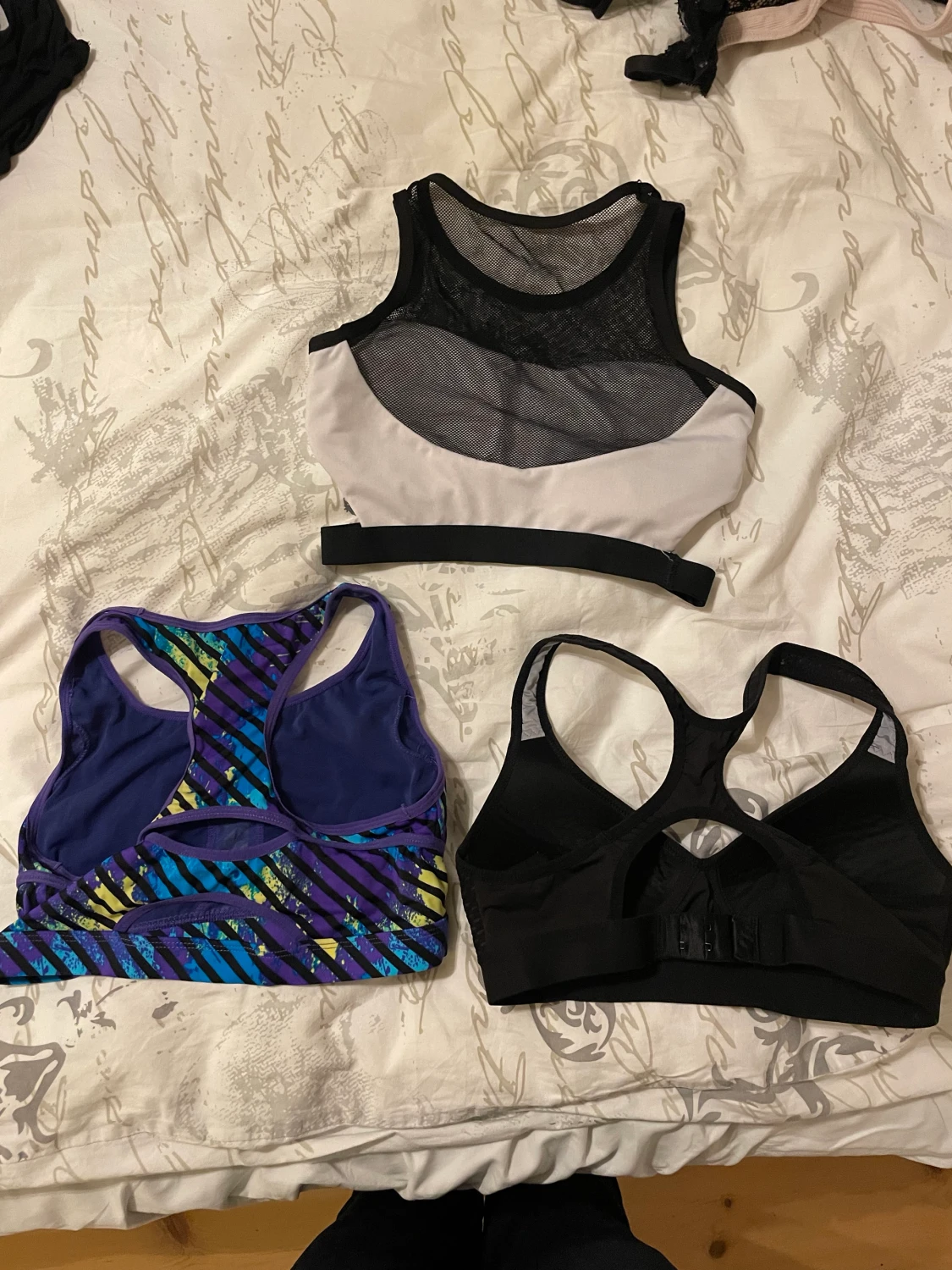 3 sportbhar i storlek XS/S från olika märken - 90