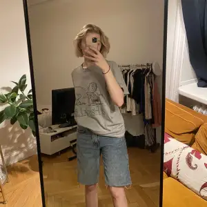 Trendiga långa jeansshorts med slitning ⚡️