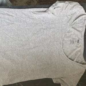 T-shirt - Använd sällan, storleken är XL men sitter som L 