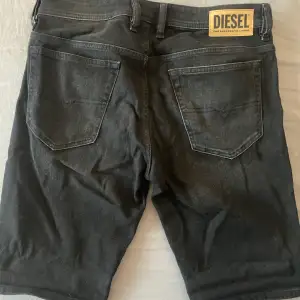 Säljer min killes diesel shorts, aldrig använda, som nya.