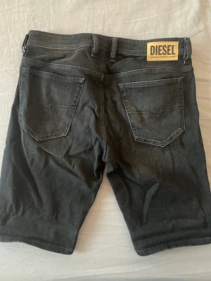 DIESEL SHORTS - Säljer min killes diesel shorts, aldrig använda, som nya.