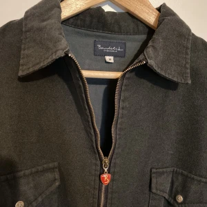 Bondelid mockajacka - En mocka jacka/skjorta från Bondelid. Helt ren och fin. Storlek M.