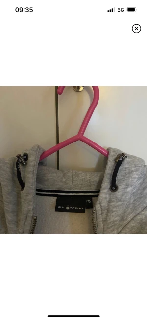 Sail racing tröja  - En jätte fin tröja har inte fläckar eller så jätte bra skick. Använd inte längre då det inte är min stil.