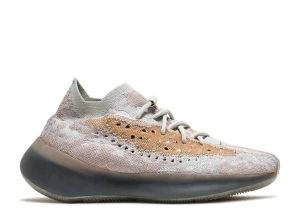 Yeezy 380 - Säljer yeezy 380 då de var för små (us12) kan tänka mig göra en trade för liknade modell i större storlek.