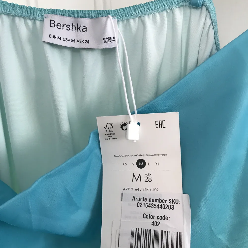 Så fin klänning från Bershka  🌸 Aldrig använd 🌸. Klänningar.