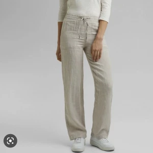 Linnebyxor - Jättesnygga linnebyxor köpta på esprit. Säljer då de inte kommer till användning längre.💘 Perfekt till våren och sommaren!