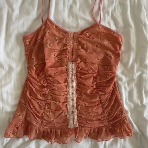 Sommar linne - Hej! Säljer ett somrigt linne/corsett från bay i strl 38