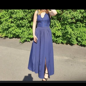 Balklänning  - Säljer min balklänning eftersom att den inte kommer till användning längre 