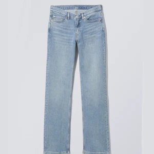 Mid waist jeans weekday  - Fina jeans från weekday säljer då dom inte passar längre🩷köpta för 500kr