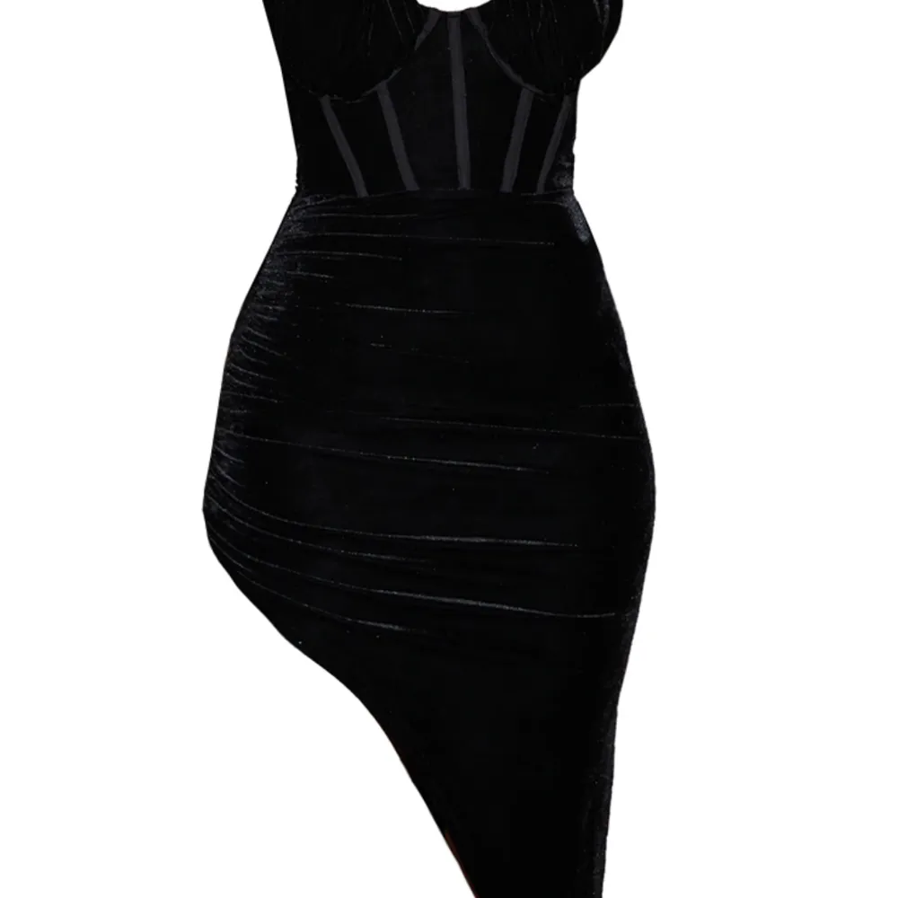 Black Velvet Ruffle Strap Corset Detail Midi Dress. Klänningar.