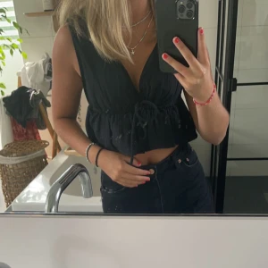 Topp - Säljer denna jättesöta toppen från bik bok💕