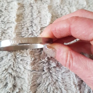 ARMBAND  - Armband med GRAVYR  MAKE A WISH  Köpt på Lyxa 