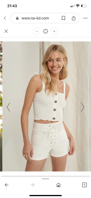 Vit Croptop  - Vit Croptop från Nakd i storlek M.