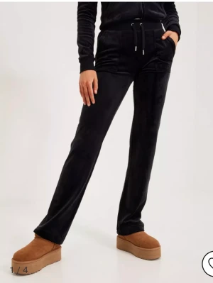 Juicy couture byxor storlek xxs - Juicy couture byxor i storlek xxs, helt utsålda på hemsidan, knappt använda, köpta förra sommaren.