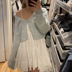 Stickad kofta - Blå stickad kofta från NA-KD