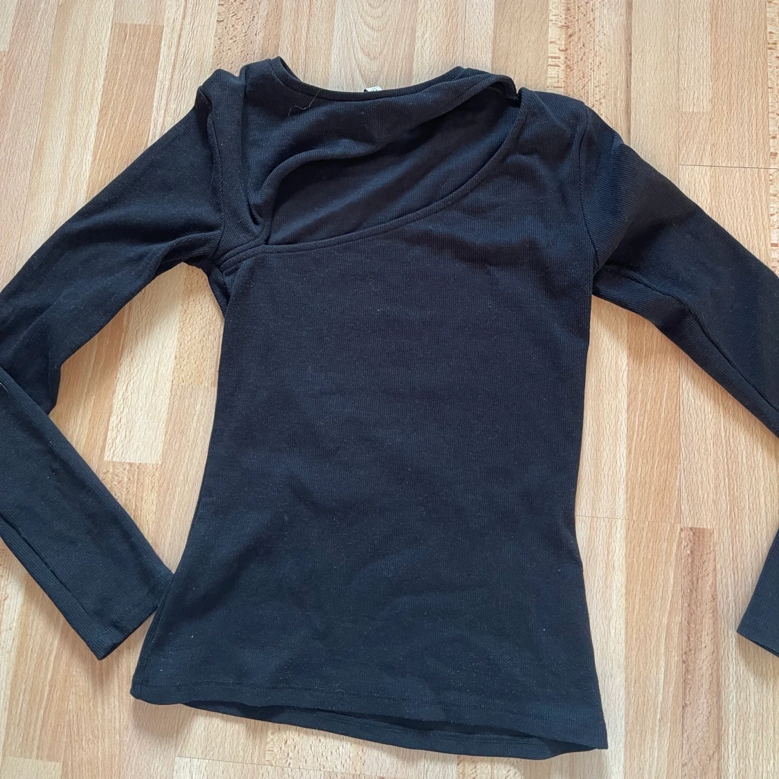 Svart långarmad tröja