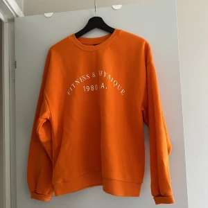 Sweatshirt - Nästan oanvänd fräsch i storlek M.