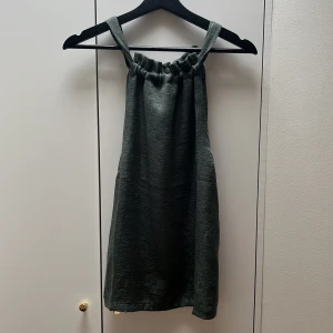 Blus  - Jättefin blus från Moa Mattsons kollektion med Bubbleroom. Använd   Men i bra skick 