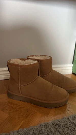 Uggs  - Uggs från skopunten använda fåtal gånger storlek 37 passar även 38