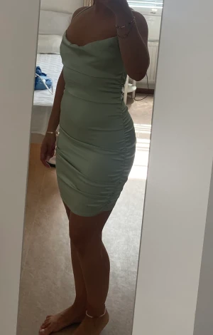 Siden klänning  - Fin klänning 