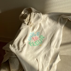 GOLF le Fleur x Converse - Sjukt nice hoodie, bra fit, M. Har en liten fläck på ena axeln men inget som man tänker på. 