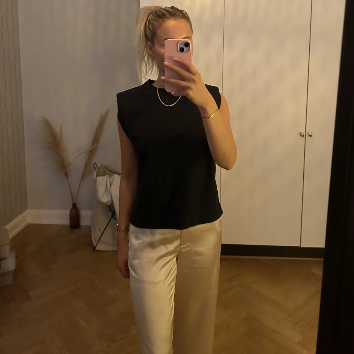 T-shirt med vadderade axlar - 90