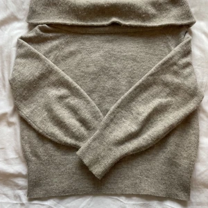 Stickad tröja - Köpt från hm och använd en gång💕💕