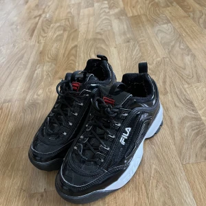 Fila skor - Lackade fila skor, st 37