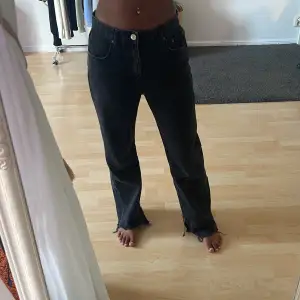 Säljer mina favvojeans då dom inte används längre, är från pull&bear❤️