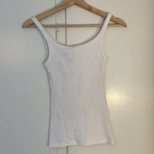 Toppar - Säljer denna vita linnet från h&m✨