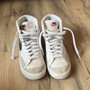 Nike blazers - Sådär skick därav priset🩷  Nypris: 750kr