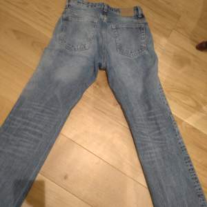 Jeans köpta i julas som ej kommer till användning. Fint skick. Pris kan diskuteras 