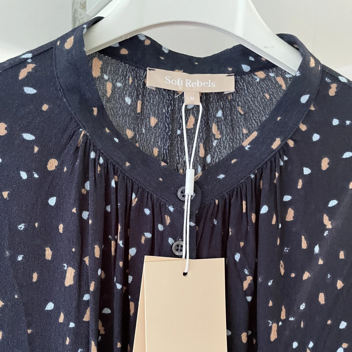 Blus ny med prislappen kvar  - 90