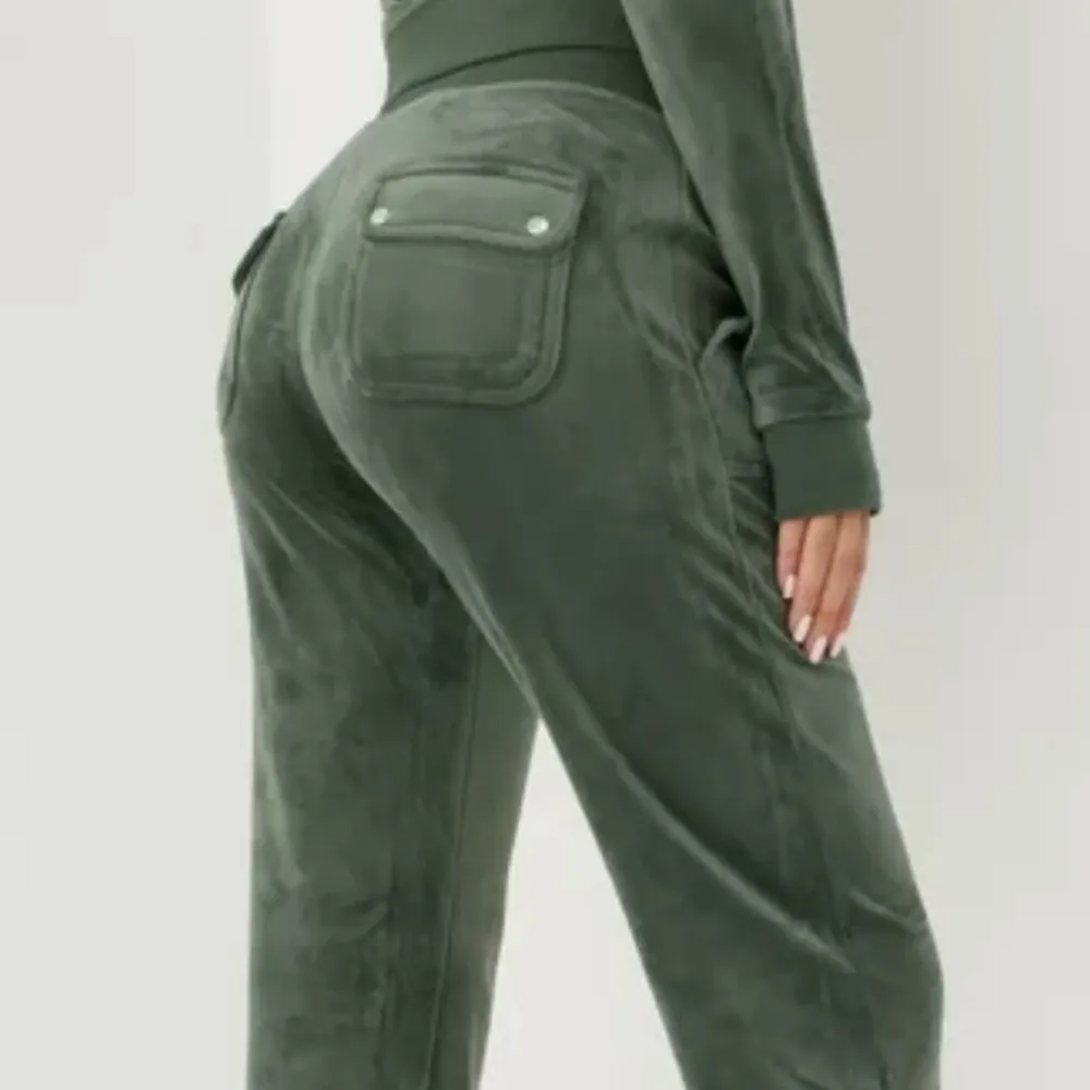 Säljer dessa mörk gröna juciy byxor för de inte kommer till användning hyfsat använda Skriv för fler frågor . Jeans & Byxor.