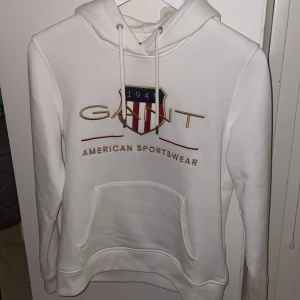 Gant hoodie  - Gant hoodie, aldrig använd endast provad så är så gott som ny!