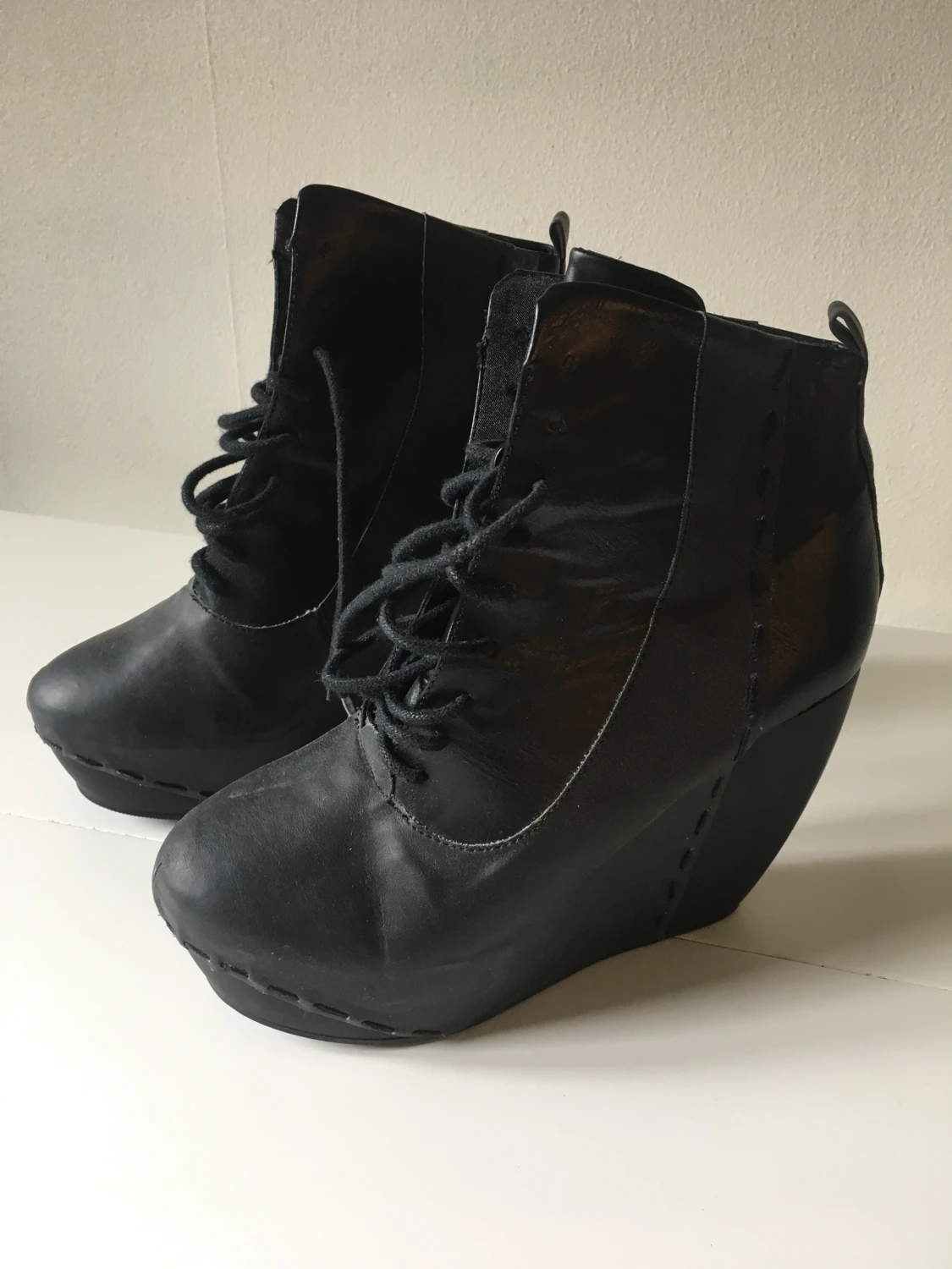 Svart platå/kilklack skor